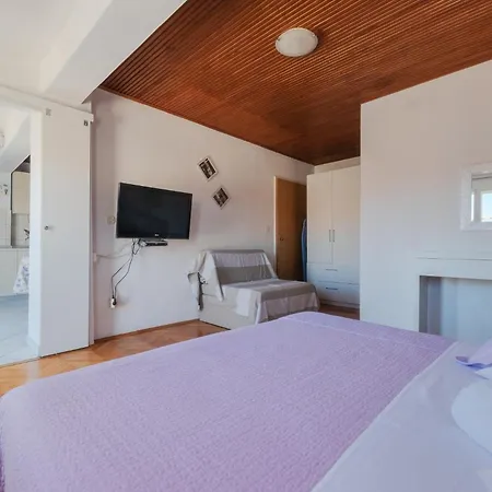 Perica And Perica With Separate Entrance