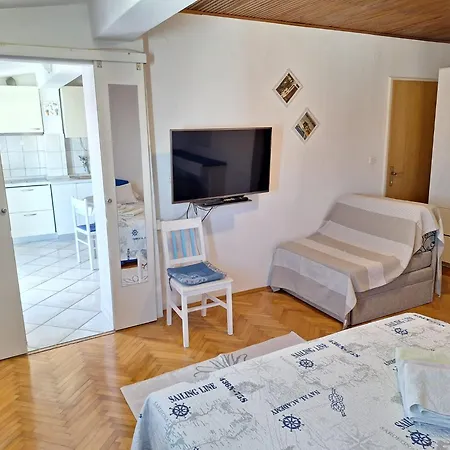 Perica And Perica With Separate Entrance Apartman