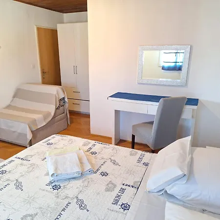 Perica And Perica With Separate Entrance Apartman *